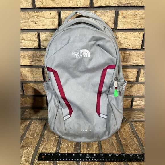 Grey and purple the north face backpack‎ - Picture 1 of 3